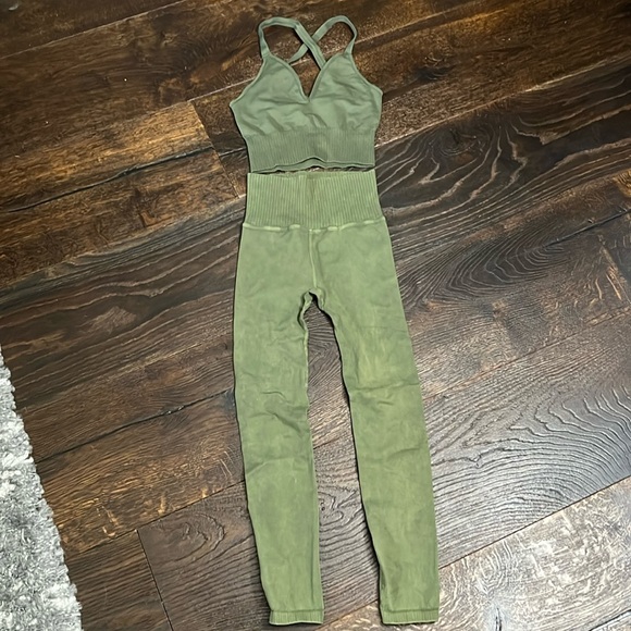 2pc FP Movement Good Karma Legging & Crop Tank Set - Secret Moss - Picture 2 of 10